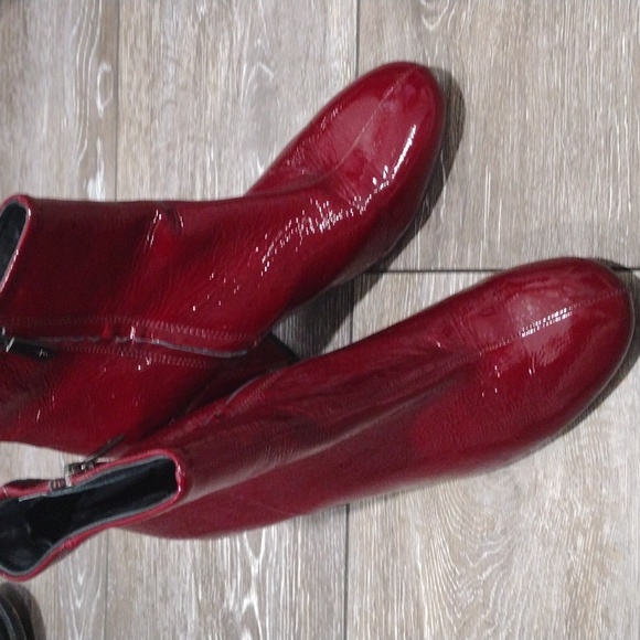 Kenneth Cole New York womens magenta patent leather zip ankle boots. Size 9.5 - Picture 2 of 13